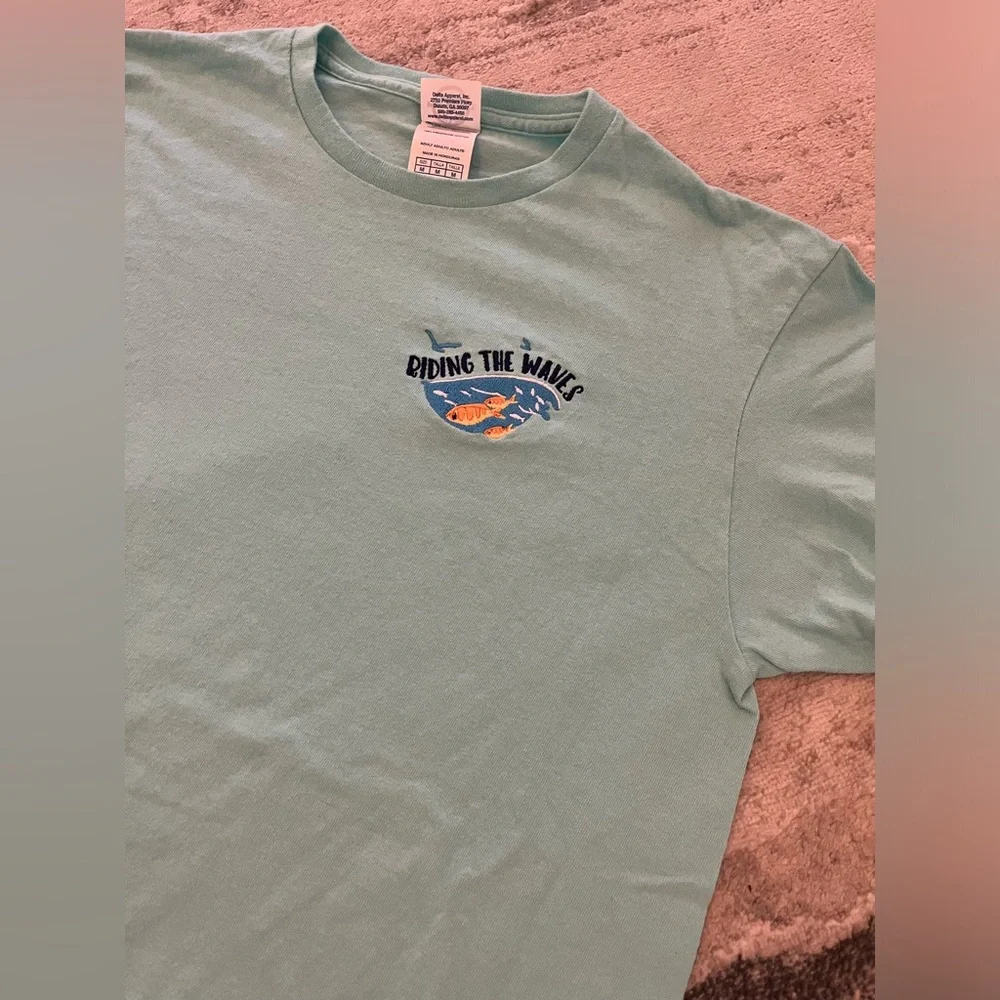 Riding the wave 🌊 light blue T-shirt - Picture 2 of 3